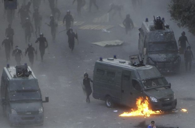 В Египет продължават протестите срещу президента Морси