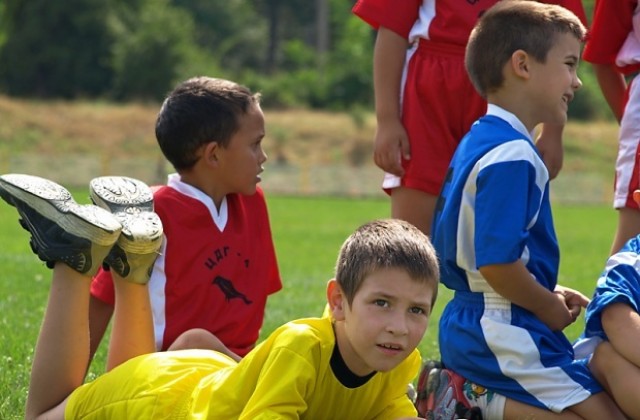 Щастливите деца печелят с 30% повече като пораснат