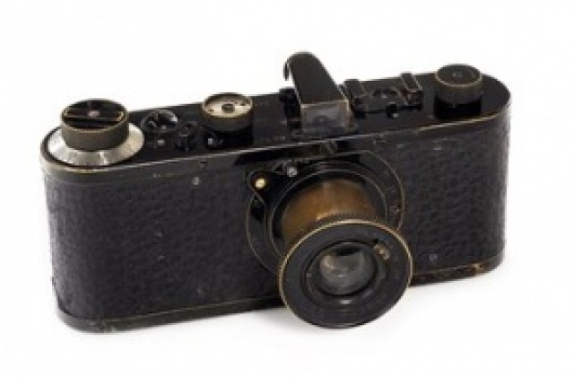 Броиха близо милион долара за уникален фотоапарат Лайка