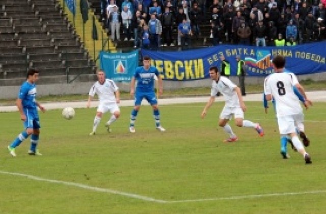 СНИМКИ: Левски безпроблемно е на 1/8-финал след късен успех в Разлог