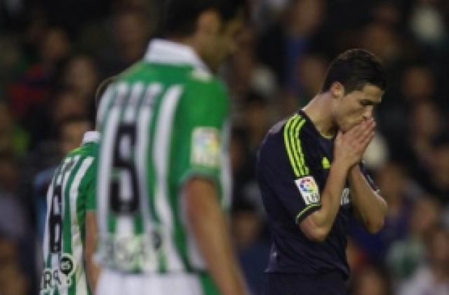 ВИДЕО: Реал изпратен в нокдаун, даде шанс на Барса за 11 точки преднина