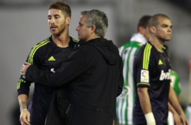 Моуриньо след загубата: Реферът сбърка жестоко, други отбори редят календара