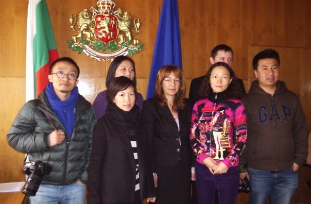 Китайски журналисти посетиха Долината на розите и тракийските царе