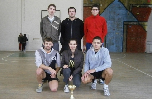 Отборът на Матрицата първи на волейболен турнир в Елена