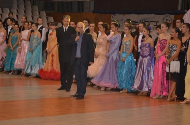 120 двойки по спортни танци се състезаваха в Русе