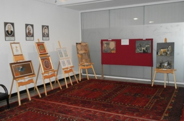 Благотворителна изложба набира средства за ученици с високи постижения