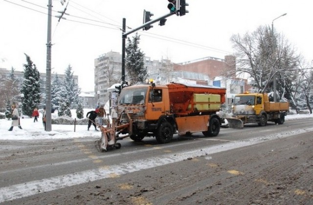 Фирмите готови за снега