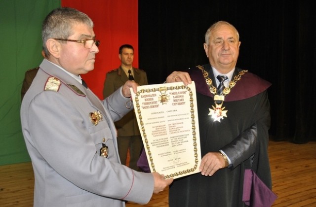 Проф. Михаил Харалампиев е новият почетен доктор на НВУ В. Левски