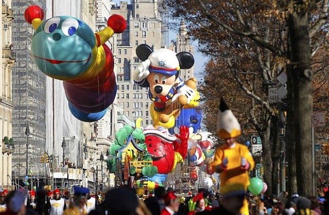 Конфети от секретни документи хвърляни на парад в Ню Йорк