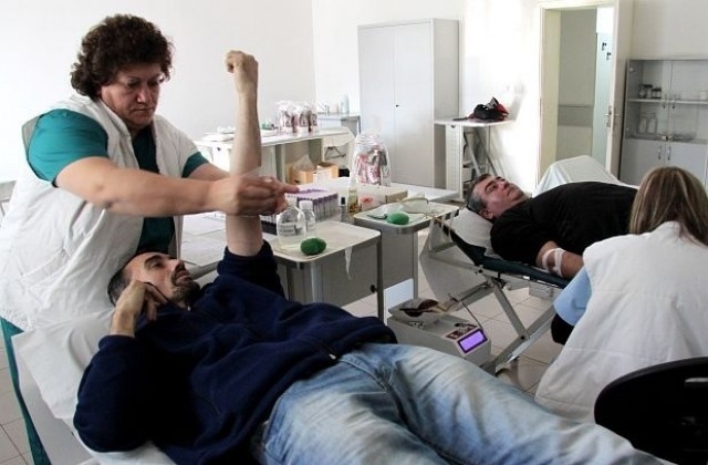 В Кръвния център решават за оставките си