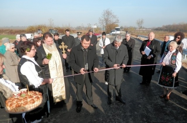 Откриха ремонтирания мост между Мусина и Русаля