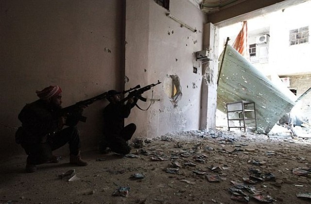 Сирийски бунтовници нападнаха 10 военни КПП-та в Дамаск