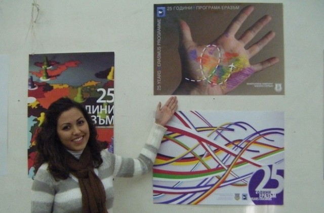 Студенти подредиха изложба 25 години Еразъм