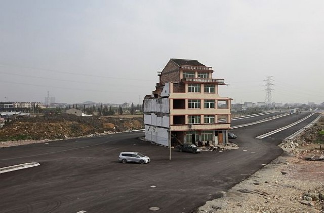 Китайски собственици принудиха магистрала да заобиколи къщата им