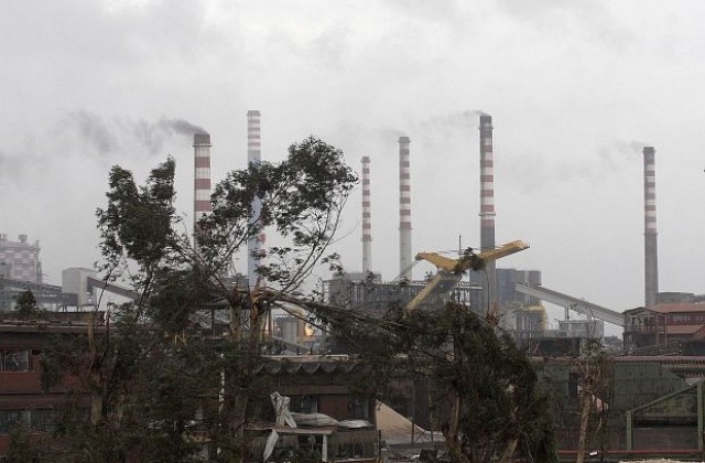 Торнадо нанесе щети на стоманодобивен завод в Италия