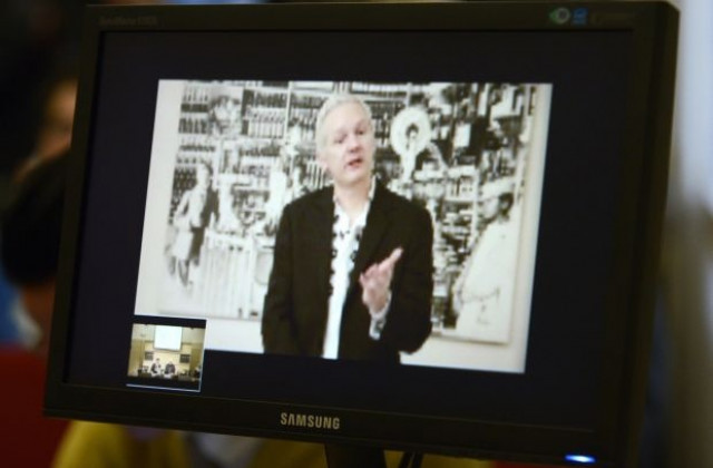 Джулиан Асандж с белодробна инфекция, трябва му постоянна медицинска грижа