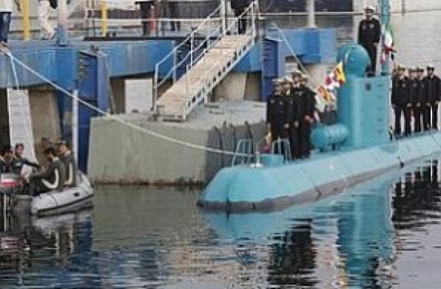 Иран въвежда на въоръжение две нови подводници и два линейни кораба
