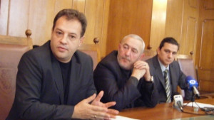 Местят коледния базар и музикалната сцена в парк Марно поле