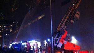 Разчистват отломките след пожара в мола на бул Ал Стамболийски