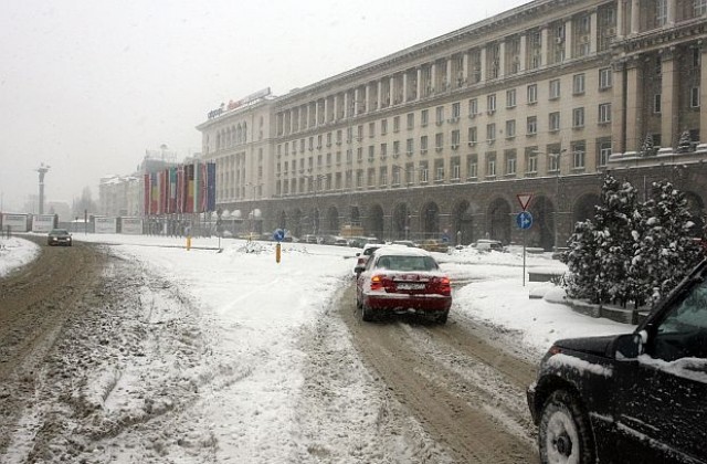 Над 170 почистващи машини чакат първия сняг в София