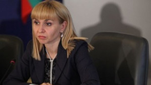 Работата на агенцията по вписванията потръгнала след уволнението на Виолета