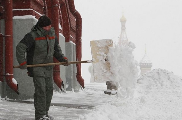 Сняг, лед и студ сковаха голяма част от Европа