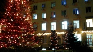 Грейна коледната елха и украсата на община Тунджа