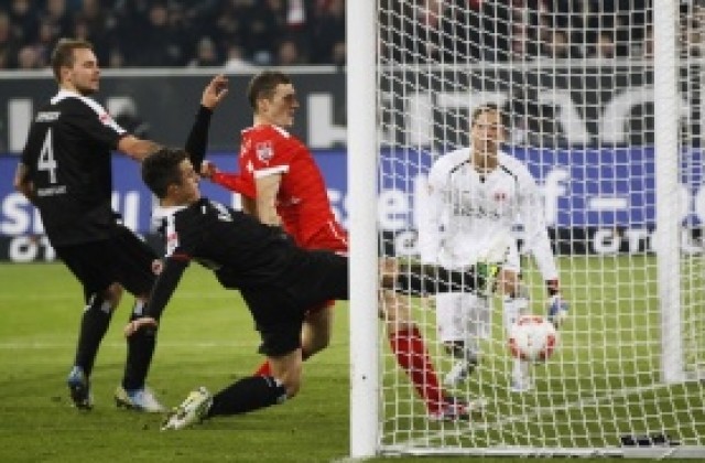 Фортуна се развихри срещу 10 от Айнтрахт