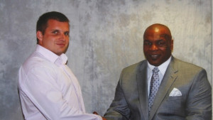 Виктор Азманов с лекция пред студентите във ВТУ