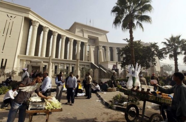 Конституционният съд на Египет спира да работи