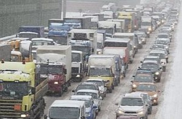 Хиляди автомобили са в гигантско задръстване северозападно от Москва