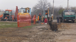 Положиха близо 2000 м тръби от канализацията на Първомайци