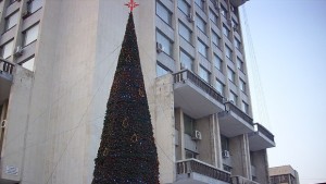 Грейват светлините на градската елха