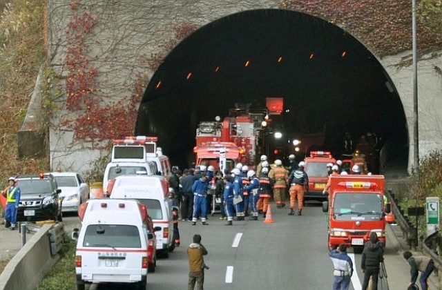 Девет са вече жертвите на срутения тунел в Япония
