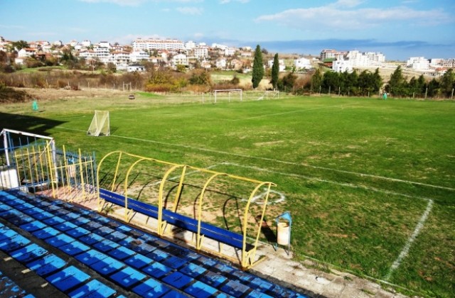 С 2.5 млн. лв. ремонтират стадиона в Бяла