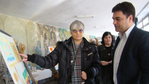 50 рисунки и пана подреди в изложба Дневният център за