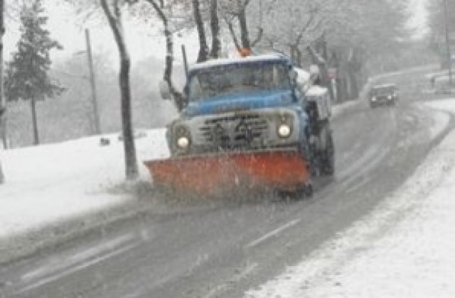 Първият сняг наруши движението на места в страната