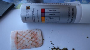 Откриха дрога в стаите на ученици в школско общежитие