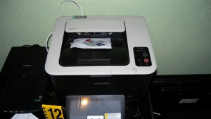 Разбиха печатница за фалшиви документи трима задържани