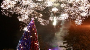 Запалването на елхата даде старт на коледния фестивал