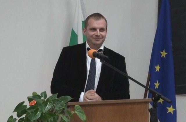 Огромен интерес към лекцията на Виктор Азманов във ВТУ