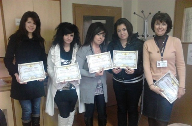 18 студенти станаха Приятели на архивите