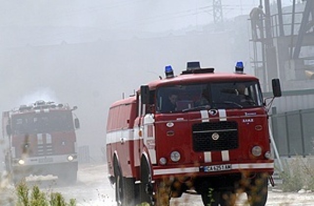 Пожари горяха в сграда на ВиК и частни домове