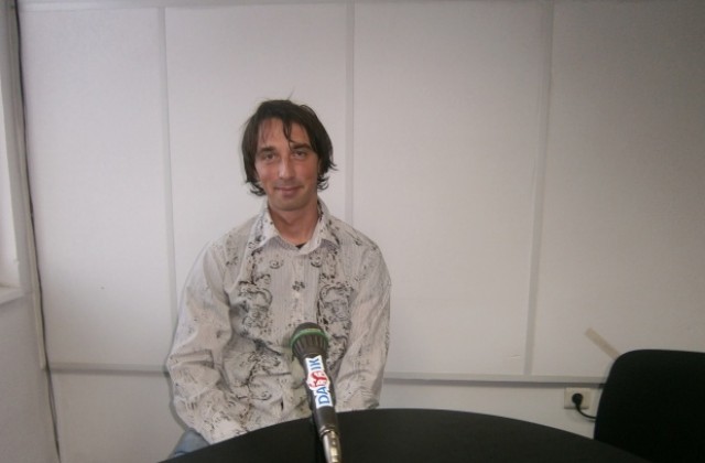 Юлиян Кръстев: Трябва да налагаме млади футболисти от школата