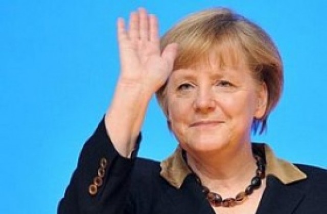 Проблемите на еврозоната все още не са свършили, предупреди Меркел