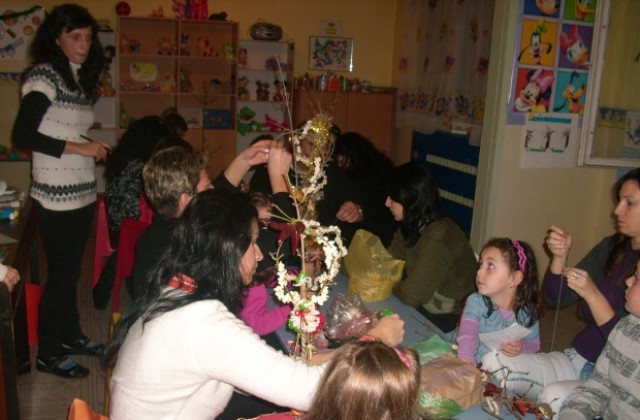 Деца от ЦДГ Здравец в Първомайци написаха писмо до Дядо Коледа