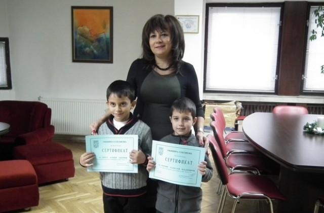 Малките директори на ЦДГ Радост седнаха на стола на зам.-кмета