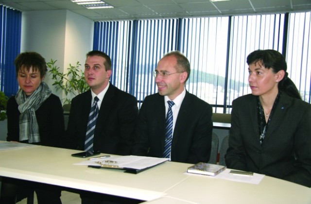 Представиха новото ръководство на партията на Меглена Кунева в Габрово