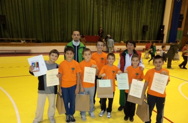 Първо място за отбора на СОУ Отец Паисий в щафетни игри