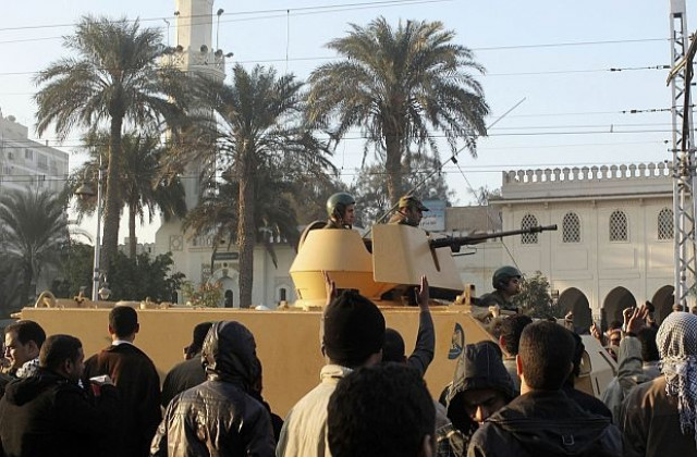 6 жертви след сблъсъци в Кайро, очаква се обръщение на президента